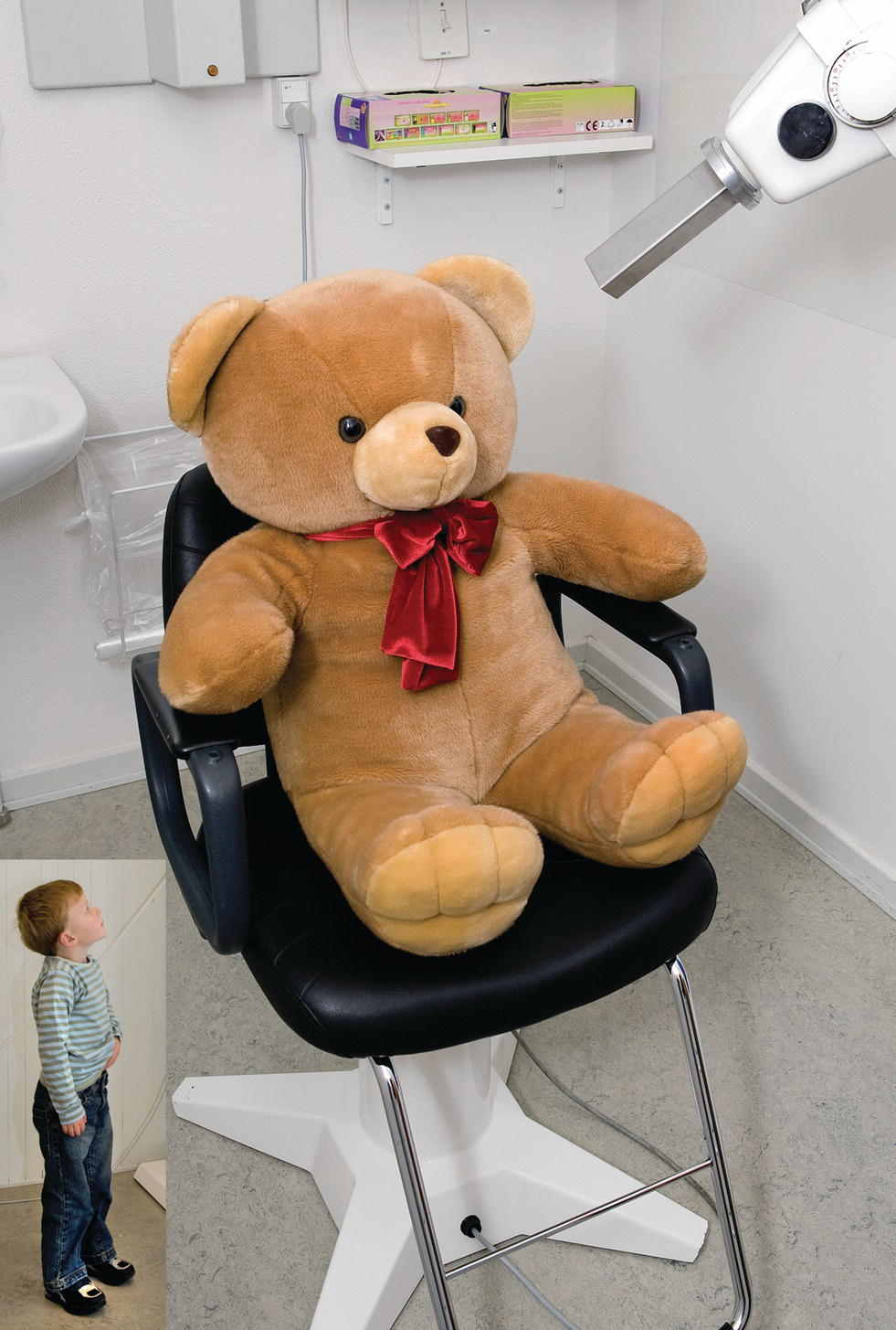 Photo displaying a teddy bear place on a chair, facing the head tube of the dental X-ray. Inset: Photo of a child looking up.